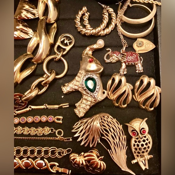 Jewelry - 4 LBS Vintage jewelry lot